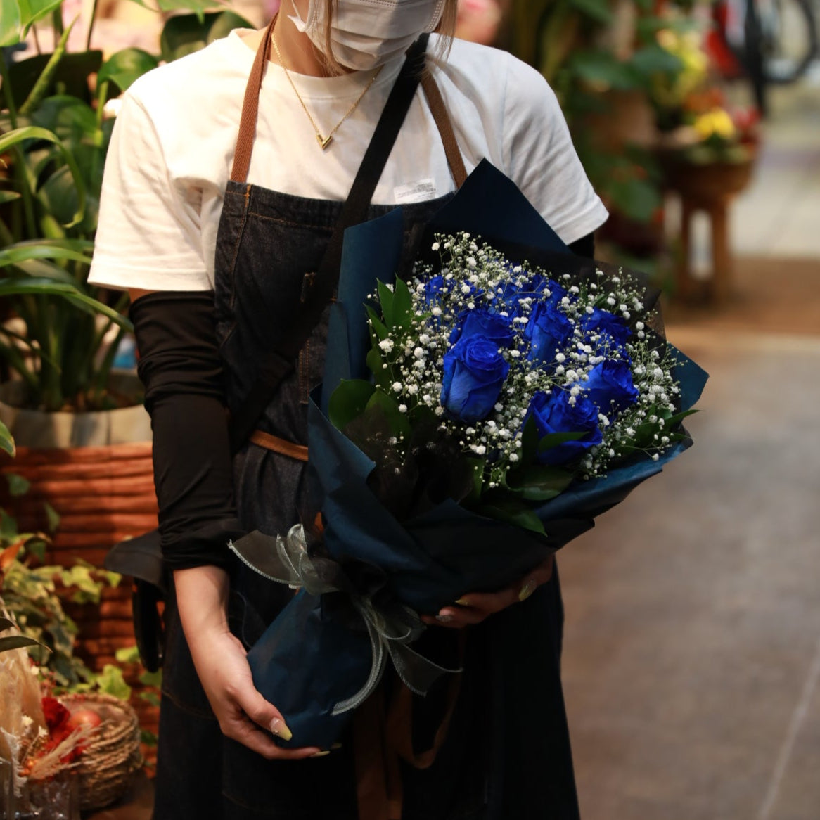 青薔薇の花束１２本　『12の想いを込めたダズンローズ』