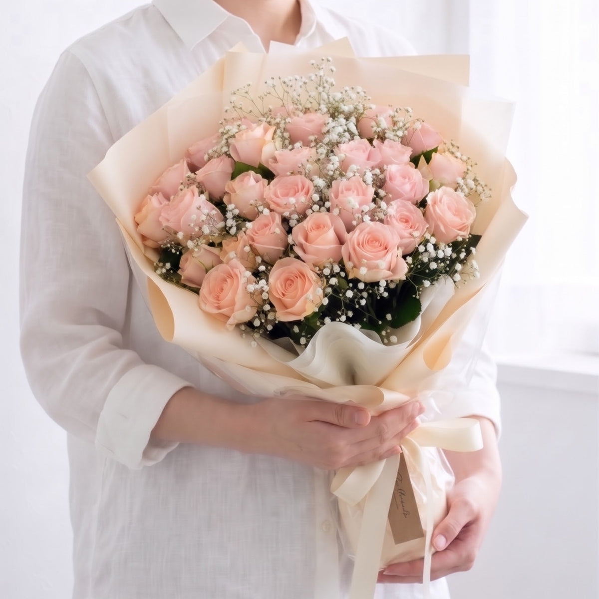 薄ピンク薔薇20本の花束(かすみ草あり) ミルキーピンク