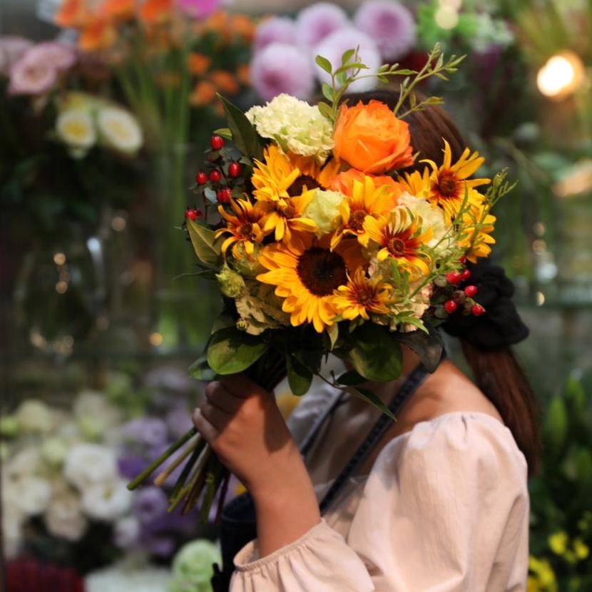 Bambinoにお任せ 季節の花束　縦長タイプ定番人気サイズ