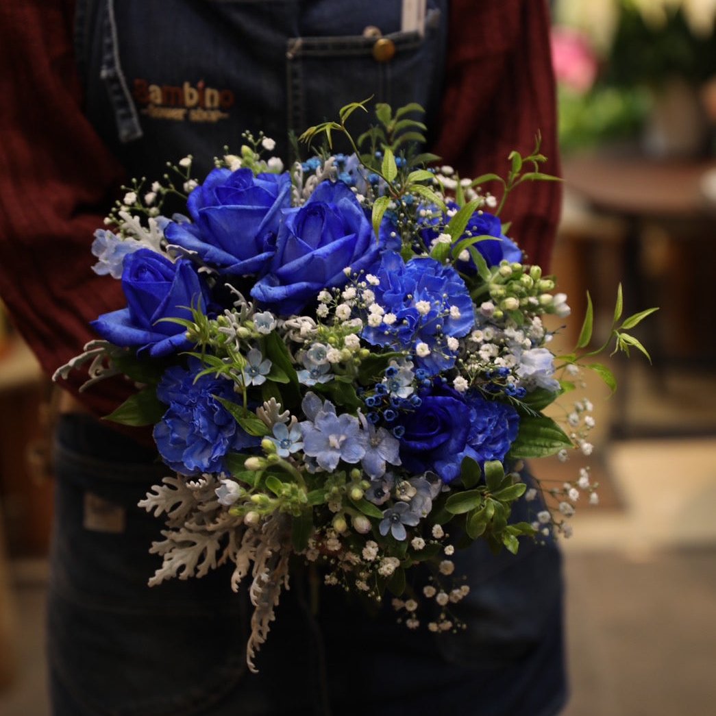 bambinoにお任せ　青薔薇のを使った花束